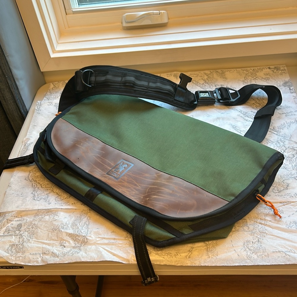 Chrome Industries Buran Messenger Bag with Leather Trim